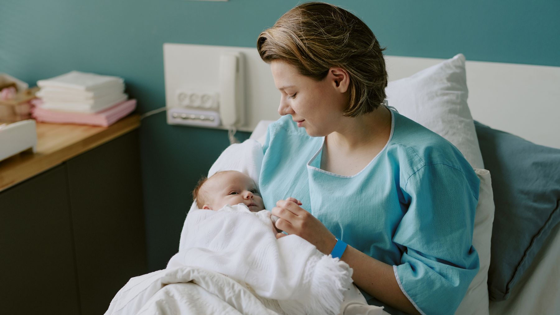 When to Begin Postpartum Therapy: Timing & Red Flags
